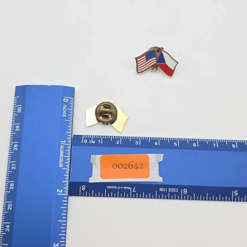 Vtg Friendship Lapel Hat Pin United States & the Czech‎ Republic Flags Enamel